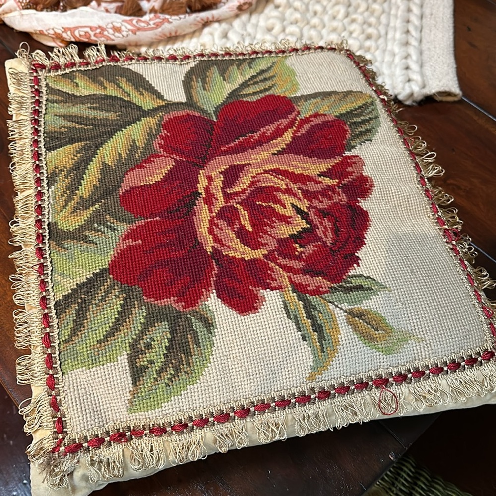 Vintage needlepoint throw pillow crushed velvet zip 17x15 roses red beige green - Picture 4 of 9